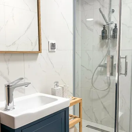 A2 - - Haven - Two Shared Bathrooms